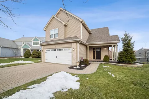 5 Locust Ct, South Elgin, IL 60177