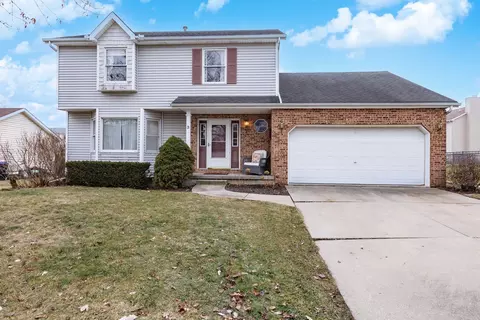 3 Knottingham Ct, Bloomington, IL 61704