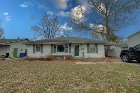 690 E Lincoln Ave, Watseka, IL 60970