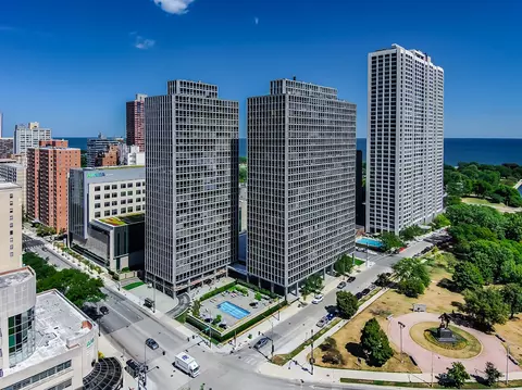 340 W Diversey Pkwy #1415, Chicago, IL 60657
