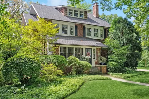633 Laurel Ave, Wilmette, IL 60091