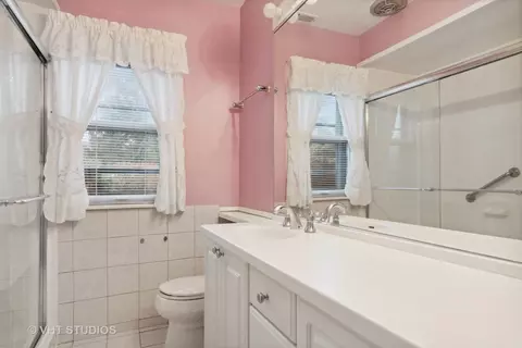 Bath - 835 Heather Rd, Deerfield, IL 60015 photo 1 of 5