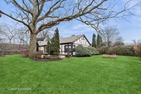 Exterior - 835 Heather Rd, Deerfield, IL 60015 photo 6 of 7