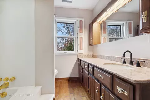 Bath - 835 Heather Rd, Deerfield, IL 60015 photo 3 of 5