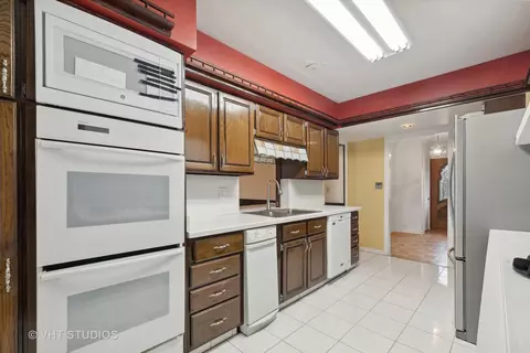 Kitchen - 835 Heather Rd, Deerfield, IL 60015 photo 1 of 3