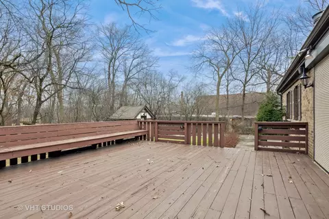 Exterior - 835 Heather Rd, Deerfield, IL 60015 photo 5 of 7