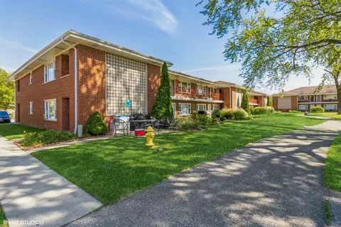 1107 Holiday Ln #12, Des Plaines, IL 60016
