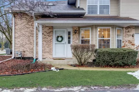920 Elderberry Cir #108, Naperville, IL 60563