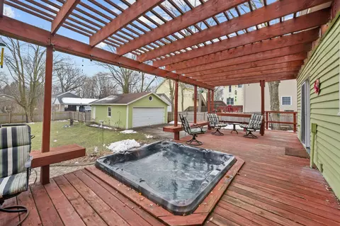 320 E High St, Sycamore, IL 60178 photo 4