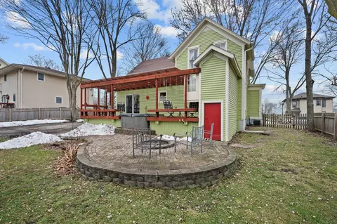 320 E High St, Sycamore, IL 60178 photo 9