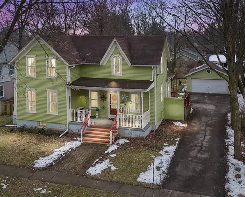 320 E High St, Sycamore, IL 60178 photo 2