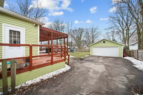 320 E High St, Sycamore, IL 60178 photo 3