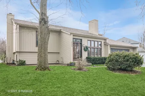 733 Alexandria Dr, Naperville, IL 60565