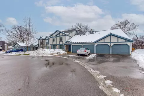 1569 Sandhurst Ct #C, Wheaton, IL 60189