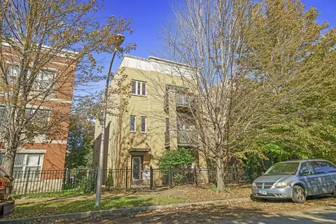 1118 W Washburne Ave #301, Chicago, IL 60608
