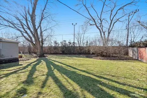 Exterior - 534 Melrose Ct, Elgin, IL 60123 photo 2 of 4