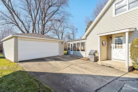 Exterior - 534 Melrose Ct, Elgin, IL 60123 photo 3 of 4