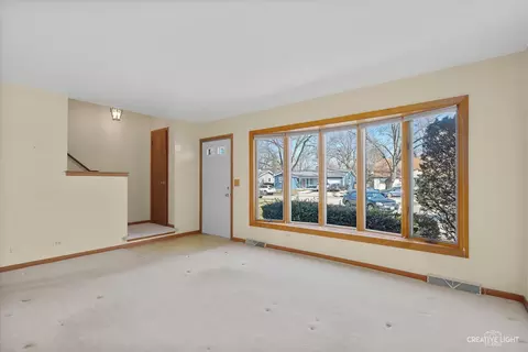 Living - 534 Melrose Ct, Elgin, IL 60123 photo 1 of 2