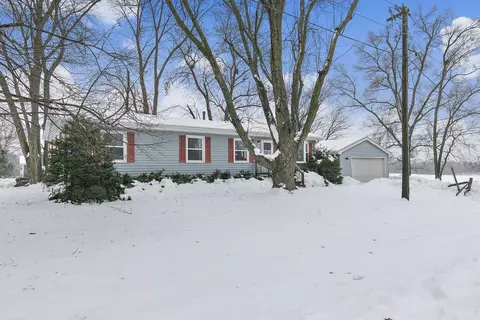 2819 W Park Ln, Oakwood Hills, IL 60013