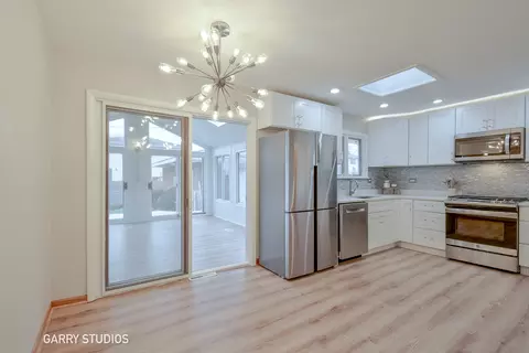 40 W Devon Ave, Roselle, IL 60172 photo 4
