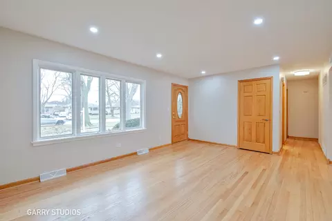 40 W Devon Ave, Roselle, IL 60172 photo 3