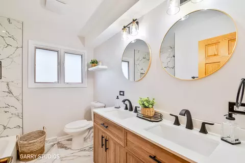 40 W Devon Ave, Roselle, IL 60172 photo 9