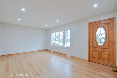 40 W Devon Ave, Roselle, IL 60172 photo 2