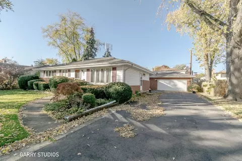 40 W Devon Ave, Roselle, IL 60172