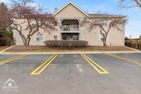 724 N Gary Ave #202, Carol Stream, IL 60188
