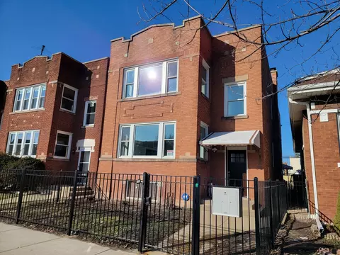 5224 W Roscoe St, Chicago, IL 60641