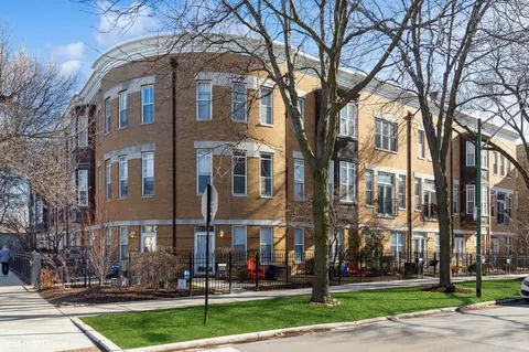 4349 N Campbell Ave #C, Chicago, IL 60618