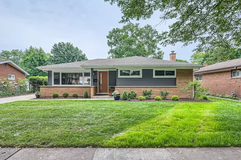 111 N Phelps Ave, Arlington Heights, IL 60004