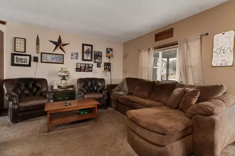 Living - 311 3rd St, Anchor, IL 61720 photo 2 of 5