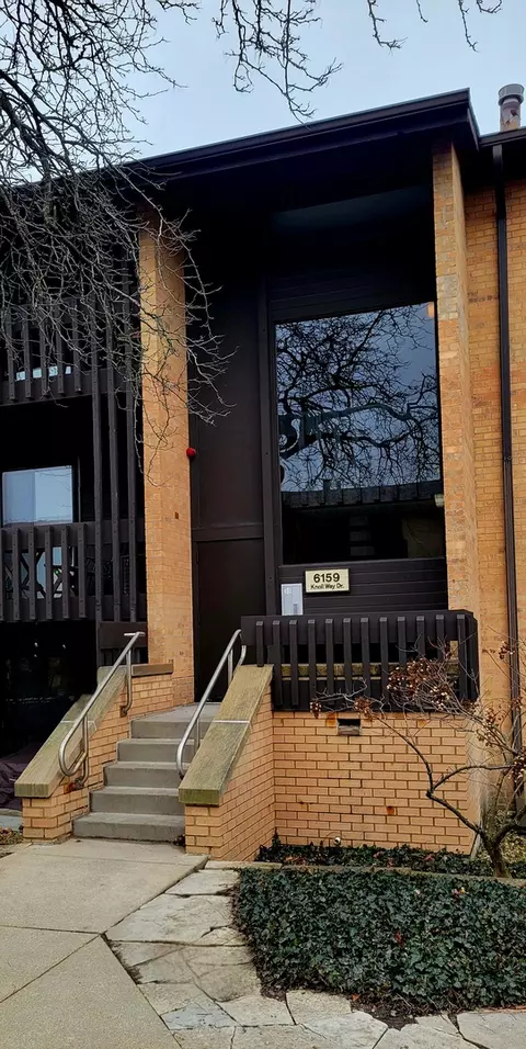 6159 Knollway Dr #202, Willowbrook, IL 60527