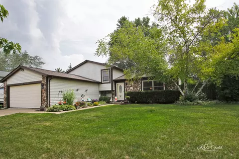 539 Whispering Pines Rd, Lindenhurst, IL 60046