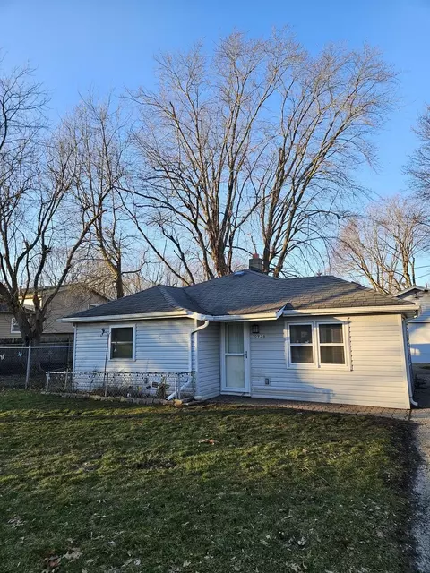 10936 W Edgewood Rd, Beach Park, IL 60087