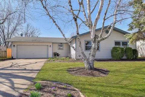 216 Larchwood Ln, North Aurora, IL 60542