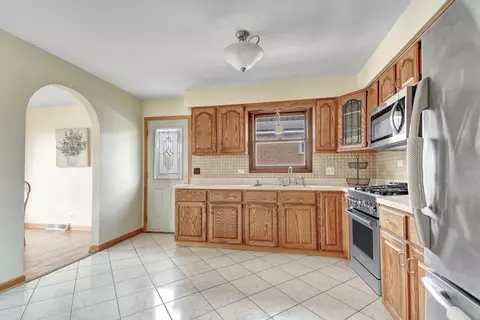 7835 Stickney Ave, Bridgeview, IL 60455 photo 13