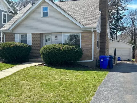 712 Irving Ave, Wheaton, IL 60187