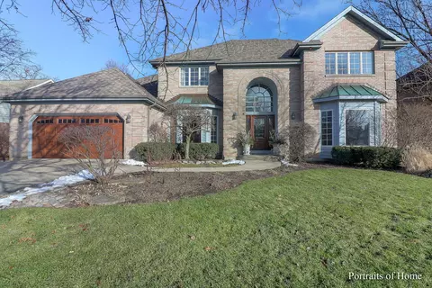 8813 Gleneagles Ln, Darien, IL 60561