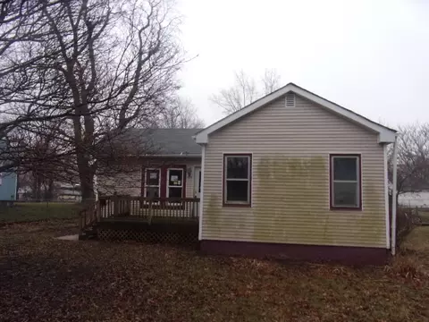 403 Elm St, Le Roy, IL 61752