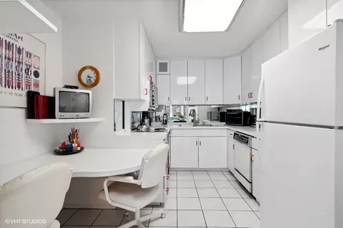 200 E Delaware Pl #18E, Chicago, IL 60611 photo 11
