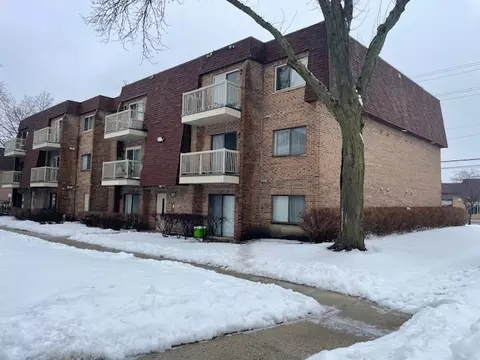 603 W Central Rd #8-A4, Mount Prospect, IL 60056