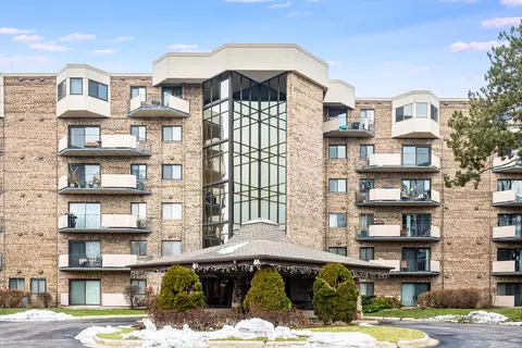 1243 E Baldwin Ln #104, Palatine, IL 60074