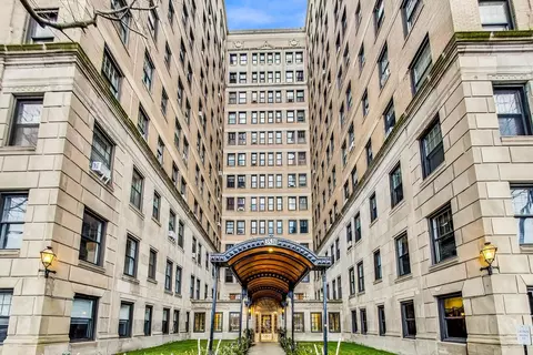3520 N Lake Shore Dr #5J, Chicago, IL 60657