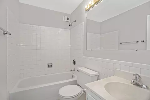 71 E Division St #1805, Chicago, IL 60610 photo 12