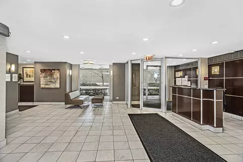 71 E Division St #1805, Chicago, IL 60610 photo 3