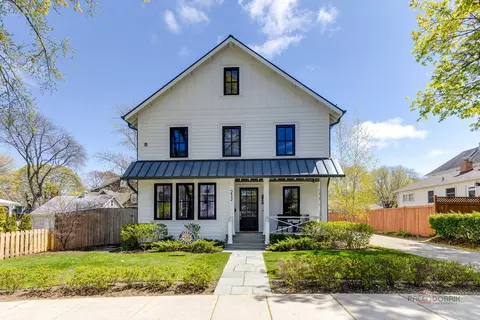 232 3rd St, Libertyville, IL 60048