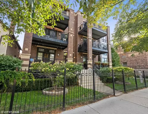 725 W Diversey Pkwy #2W, Chicago, IL 60614