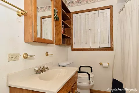 Bath - 35882 N Hunt Ave, Ingleside, IL 60041 photo 1 of 1